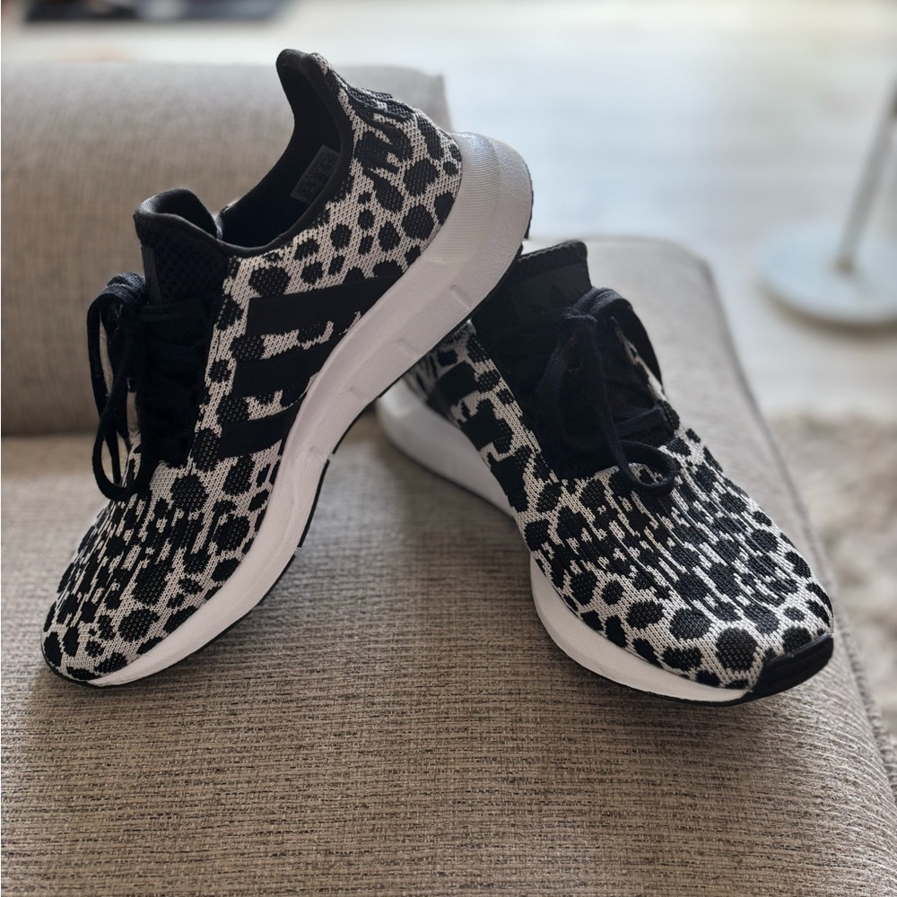Stylish Black and White Women's Sneakers